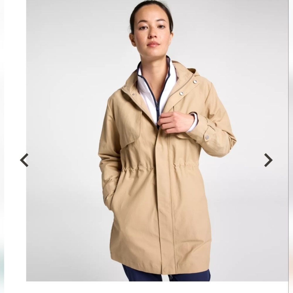 Walter Hagen hooded rain parka or light windbreaker in a classic tan/khaki color